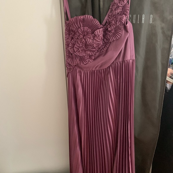 BCBGMaxAzria Dresses & Skirts - Beautiful BCBG dress BCBGMaxAzria Dresses & Skirts - Beautiful BCBG dress